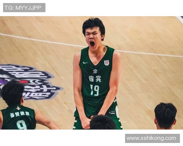 广东队正式引进1米96锋线巨星杜锋争冠新武器震撼来袭 广东队正式引进1米96锋线巨星杜锋争冠新武器震撼来袭